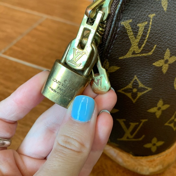 Authentic vintage Louis Vuitton Purse - Picture 2 of 9